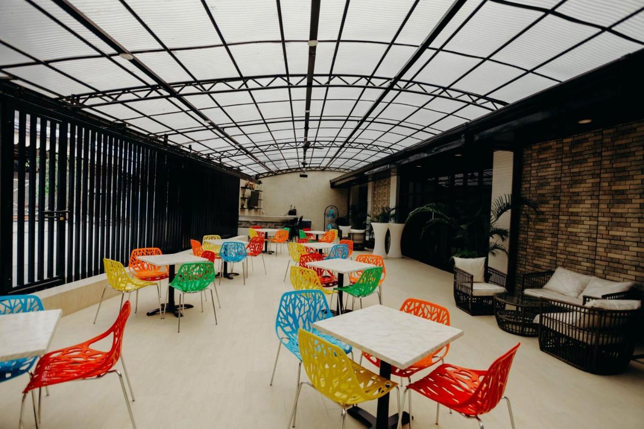 Halfway House Hostel Mactan Cebu Airport Lapu-Lapu City Eksteriør bilde
